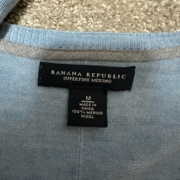 Women’s Banana Republic Superfine Merino Wool V-Neck Sweater - Medium - Picture 5 of 5